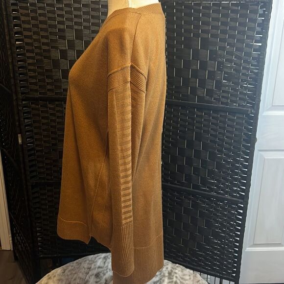 Takara Brown Crew Neck Sweater Size Medium - Picture 8 of 13